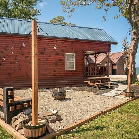 Charming Lakeview Cabin Near Geneva-On-The-Lake! Ashtabula Exterior photo