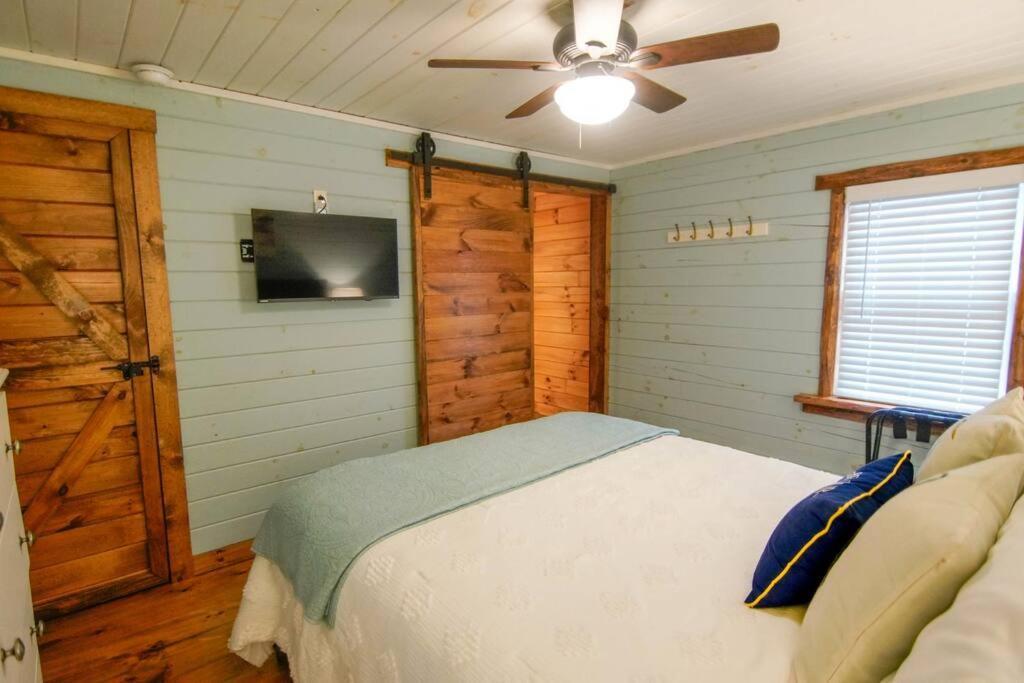 Charming Lakeview Cabin Near Geneva-On-The-Lake! Ashtabula Exterior photo