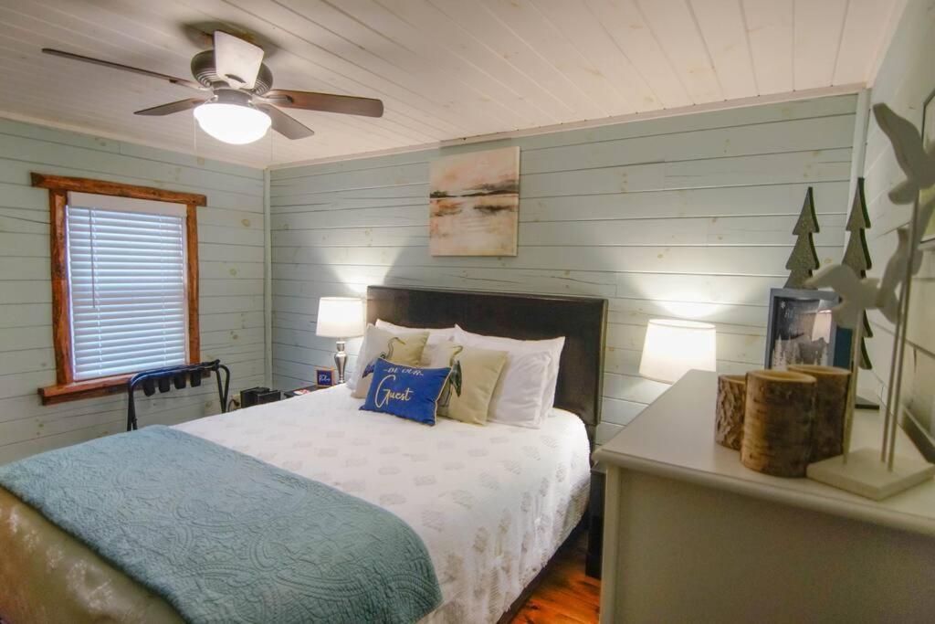 Charming Lakeview Cabin Near Geneva-On-The-Lake! Ashtabula Exterior photo